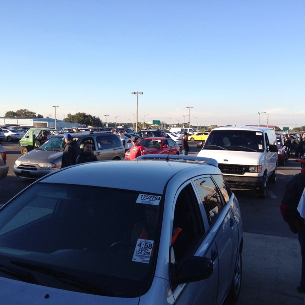 Public auto auction lot